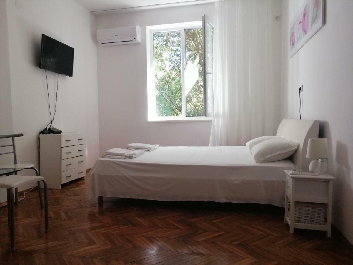 Top Location Near To City Center And Sea Garden Apartment Burgas City Exterior foto